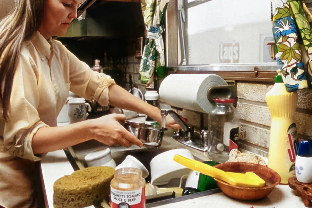 Cleaning Chief professional performing dishes & kitchen cleanup in NYC